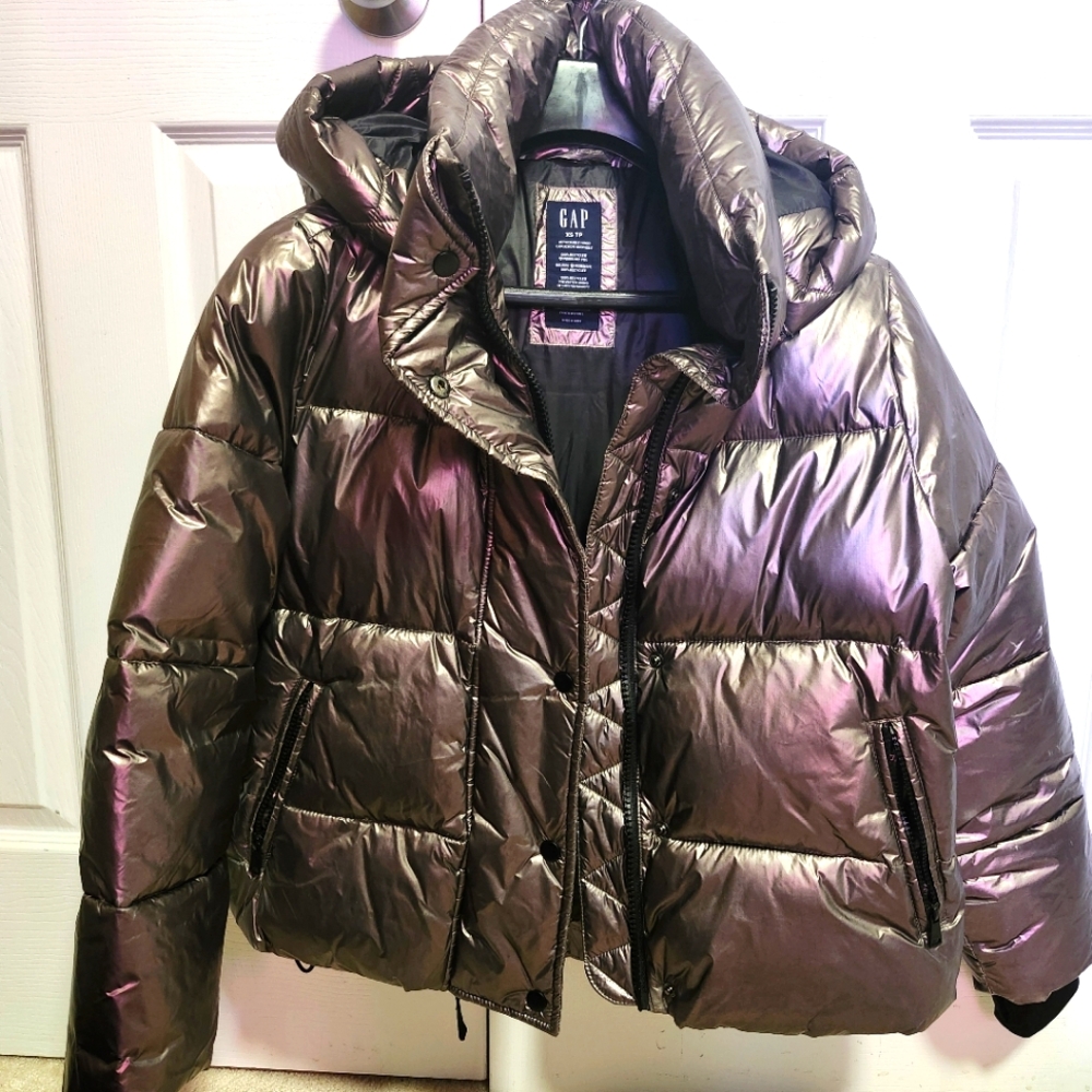 GAP Metallic Cropped Puffer